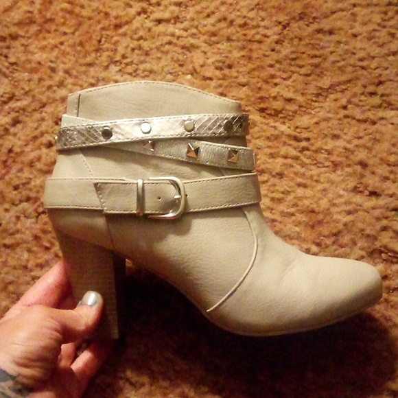 Boots - Picture 2 of 3